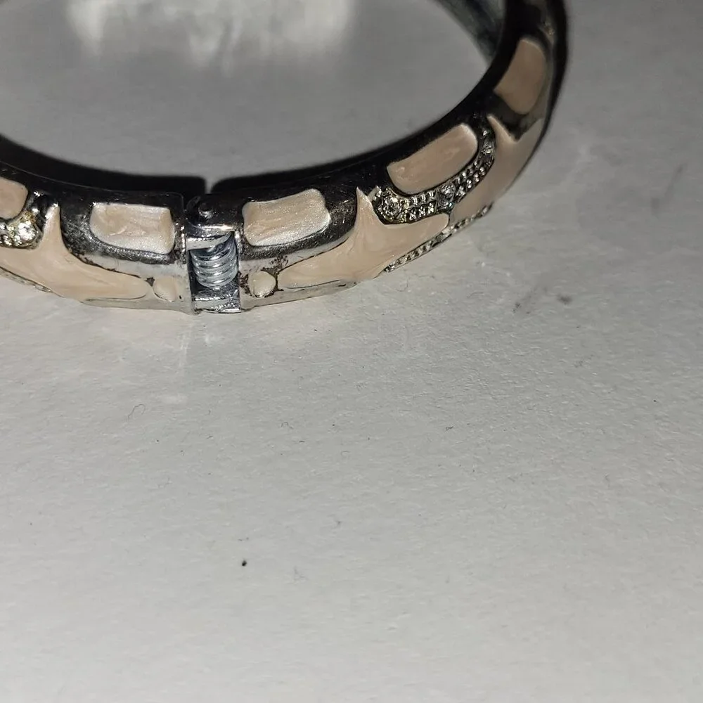 3 Bangle Bangles Sequin Saks 5th Ave Black Green White Bracelet - Picture 8 of 10